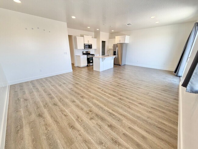 Building Photo - 2375 E Luciano Ln