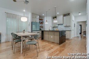 Building Photo - 211 Gibson