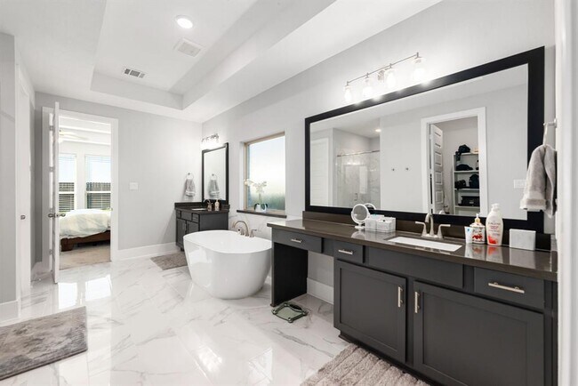 Building Photo - 4122 Basin Park Dr