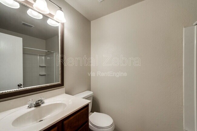 Building Photo - 1309 Hazelnut Dr