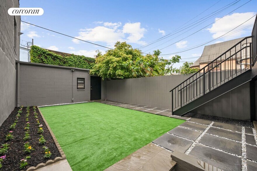 Building Photo - 232 27th St