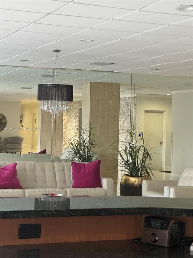 Building Photo - 2049 S Ocean Dr
