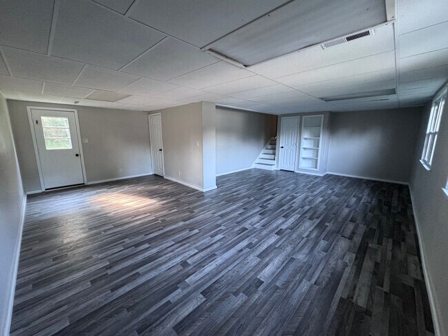 Building Photo - 4045 Old Mayfield Rd