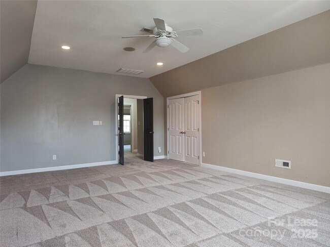 Building Photo - 9009 Hammersley Dr