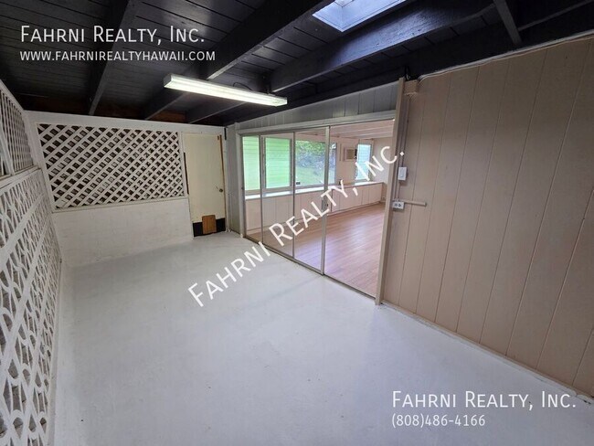 Building Photo - 2719 Poelua St