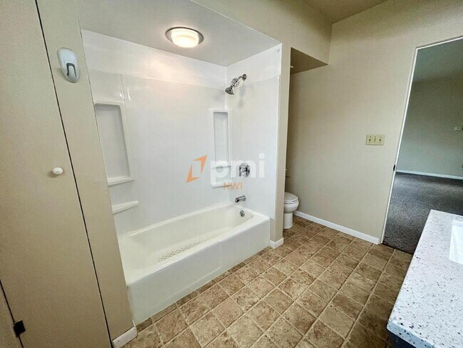 Building Photo - 1302 2nd St