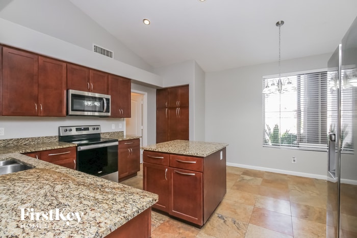 Building Photo - 2907 E Millbrae Ln