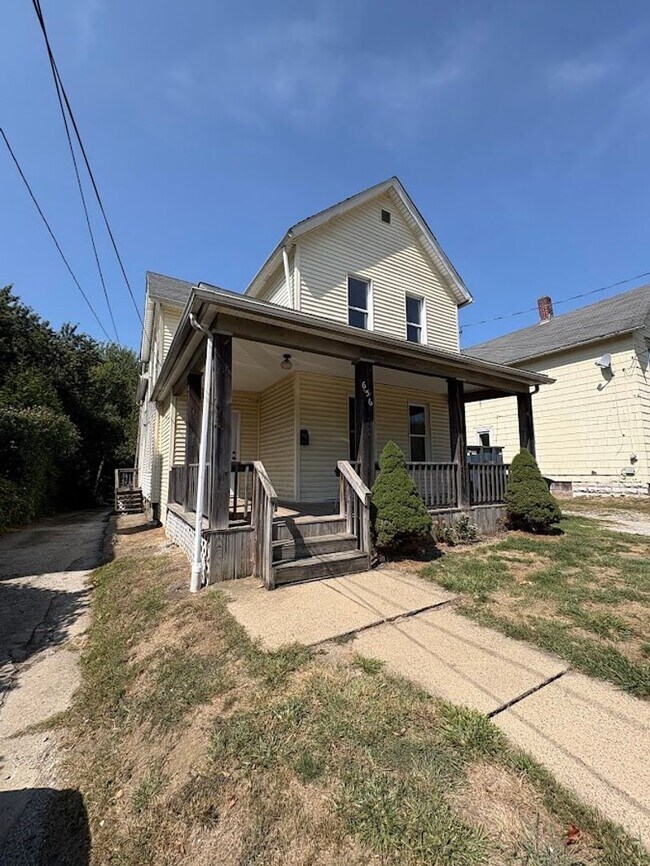 Building Photo - 656 Kling St