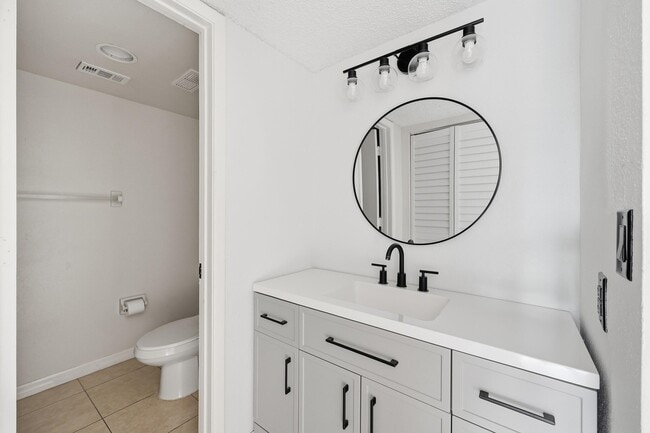 Building Photo - 1502 SE Royal Green Cir