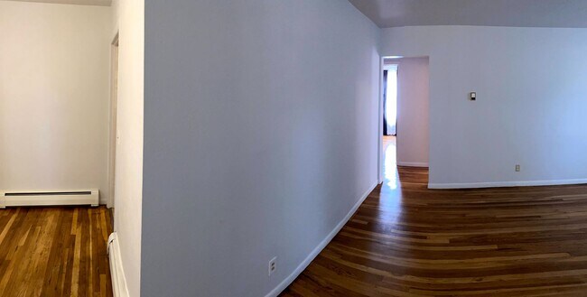 Building Photo - 4 Bedroom 1.5 Bath House with Washer and D...