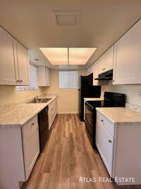 Building Photo - ***ONE MONTH FREE***  2 BED / 2 BATH with ...