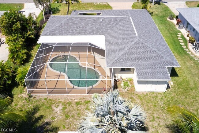 Building Photo - 5213 SW 2nd Pl