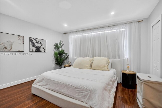 Building Photo - 20424 NE 10th Ct Rd