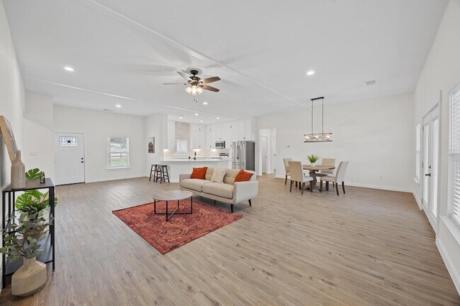 Building Photo - 17701 Village Dr