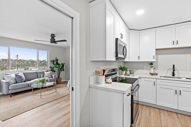 Building Photo - Newly remodeled studio with Washer/Dryer i...