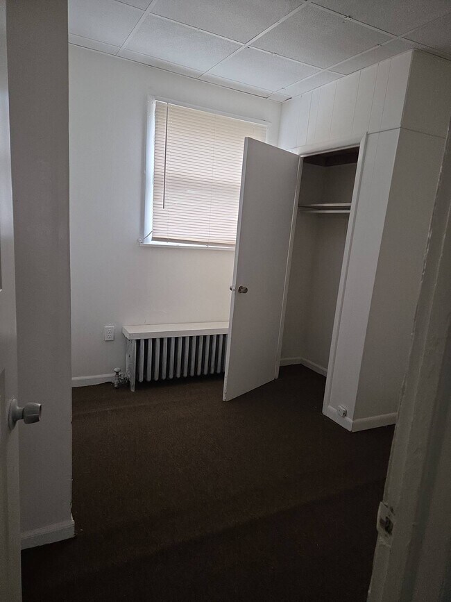 Building Photo - 2046 S Beechwood St