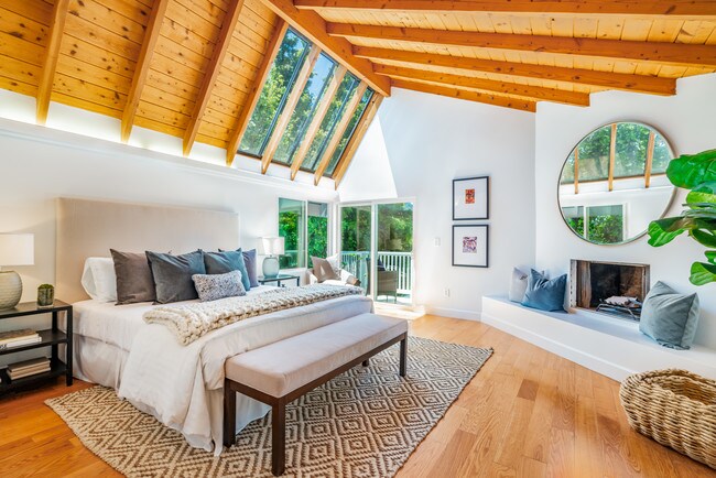 Master bedroom - 17001 Bollinger Dr