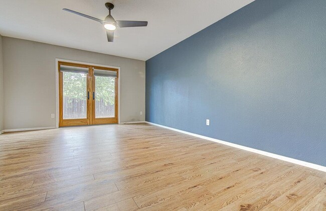 Building Photo - 11803 Hyacinth Dr