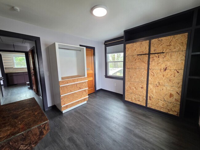 Building Photo - Charming 2BR with Walk-Out Basement, Fenced Yard & Flexible Murphy-Bed Office