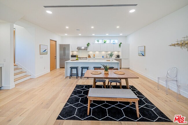 Building Photo - 6142 1/2 Lexington Ave