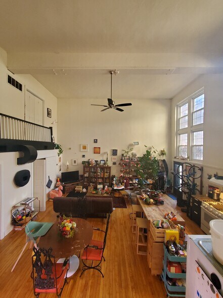 Primary Photo - 4112 Spruce St