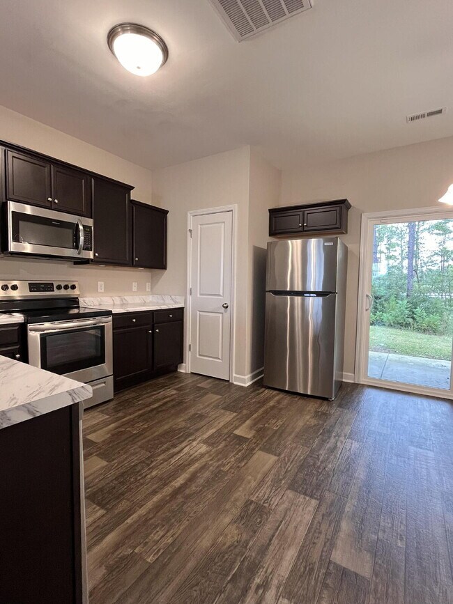 Building Photo - 2 Jaydn Dr W