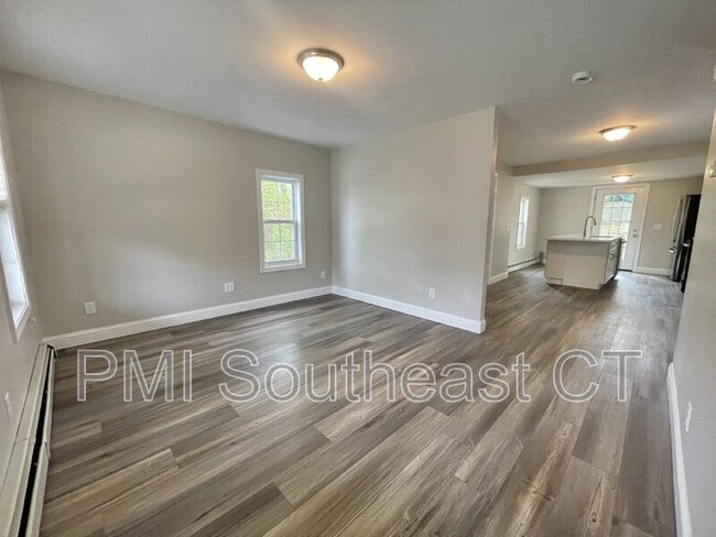 Building Photo - 253 Yantic St