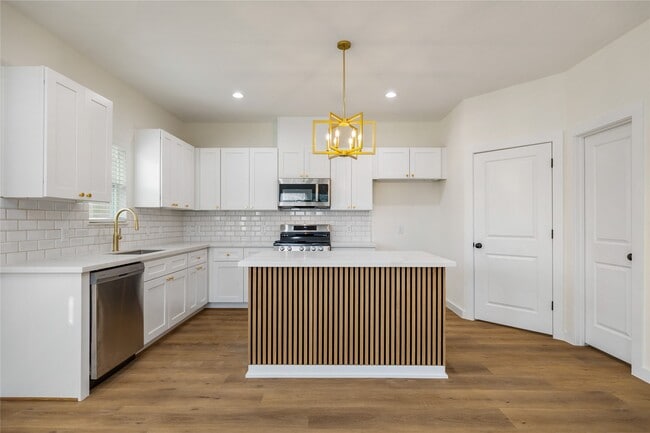 Building Photo - 6417 Eastland St