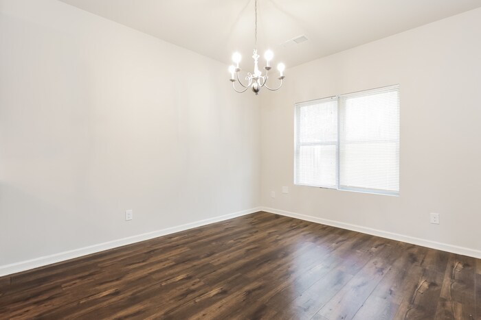 Building Photo - 1956 Old Dogwood