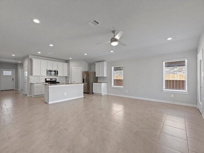 Building Photo - 3335 Silverton Dr