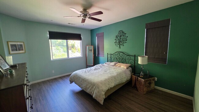 Building Photo - GORGEOUS TOWNHOME IN THE HEART OF SOUTH TEMECULA!