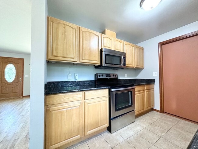 Building Photo - 3BR/1+1BA Single Family House - Bellevue
