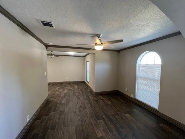 Building Photo - 12403 Russ Dr