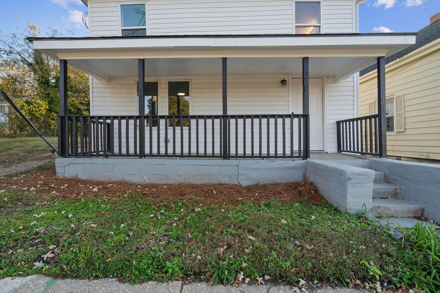 Building Photo - 1310 Oakwood Ave