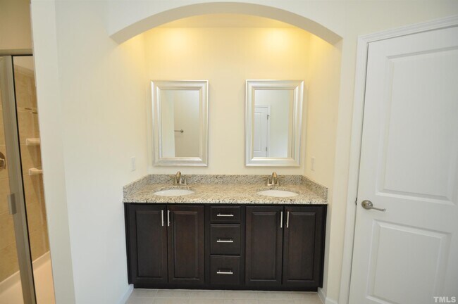 Building Photo - 5405 Cambridgeshire Loop