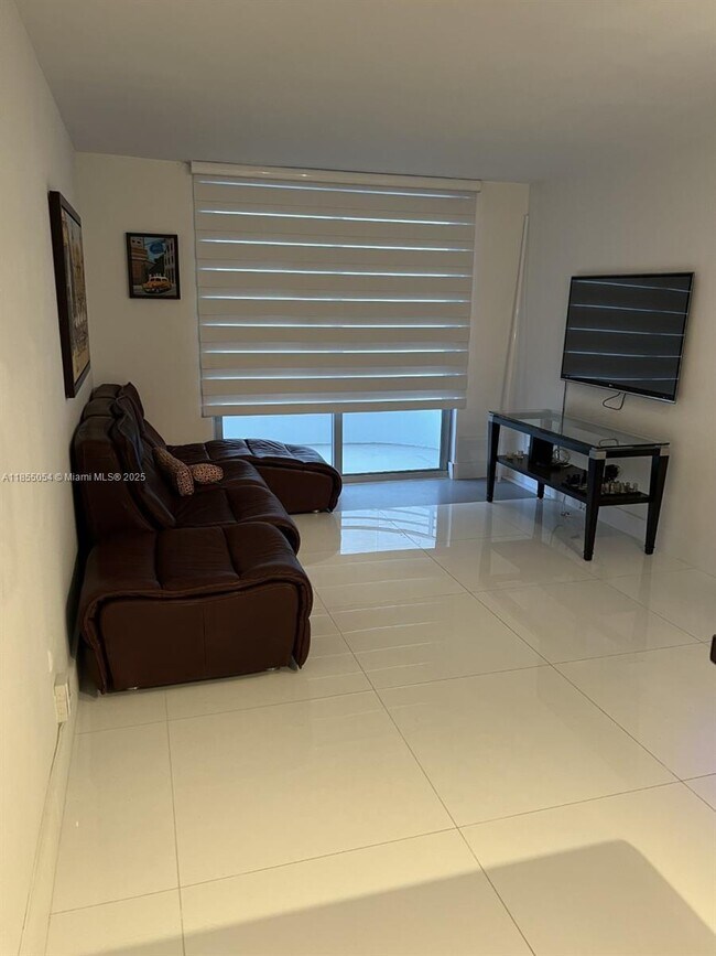 Building Photo - 5555 Collins Ave