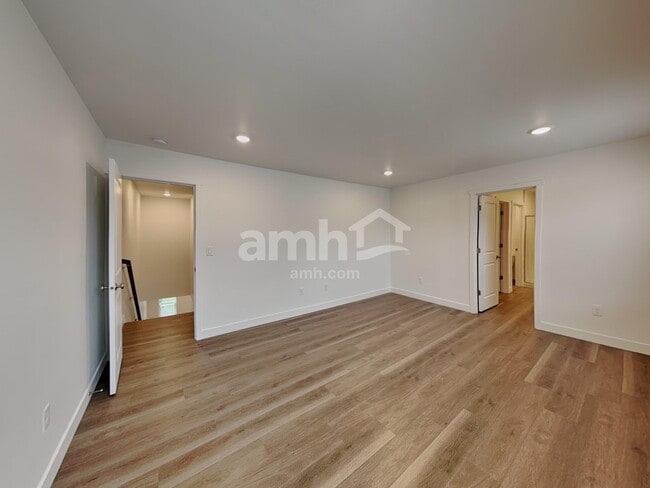 Building Photo - 4823 85th Dr NE