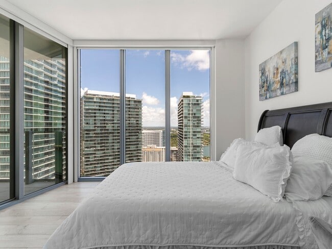 Building Photo - 2900 NE 7th Ave