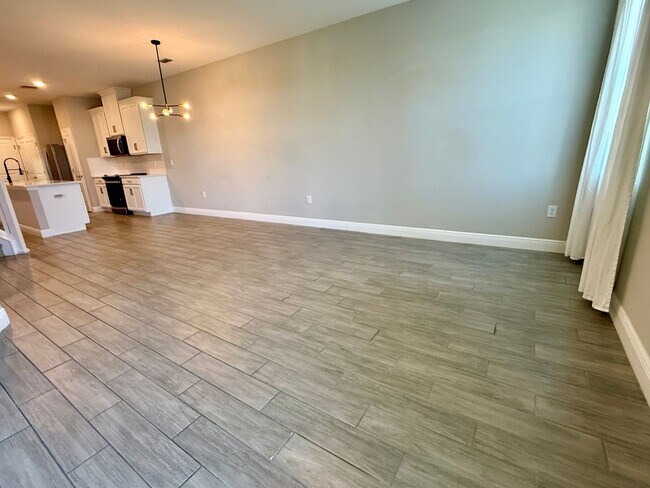 Building Photo - 5282 Neil Dr