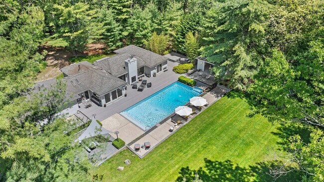 Primary Photo - 6 Dongan Way