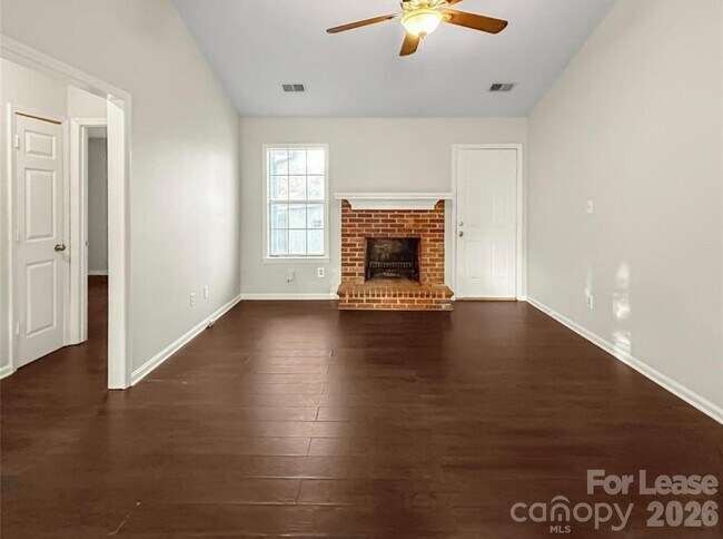 Building Photo - 5933 Ruth Dr