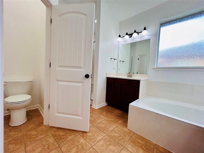 Building Photo - 240 Fort Mabry Loop