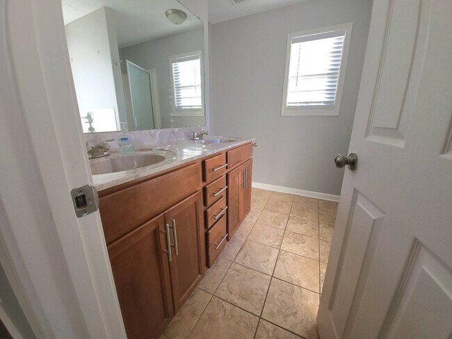 Building Photo - 961 Joey Dr