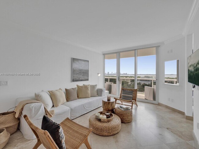 Primary Photo - 4779 Collins Ave