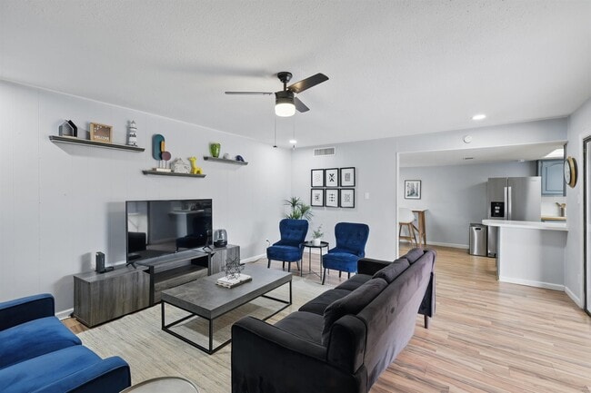 Building Photo - 3454 Livingston Ln