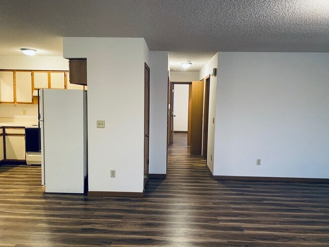 Building Photo - 2 Bed 2 Bath 1 Car Garage Flat Duplex- $30...