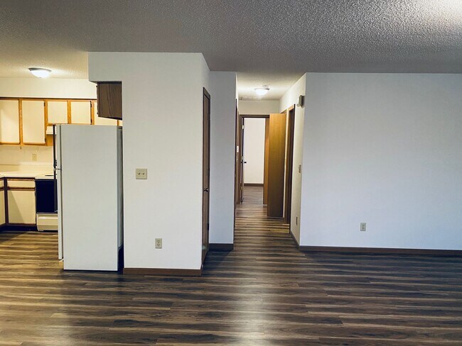 Building Photo - 2 Bed 2 Bath 1 Car Garage Flat Duplex-