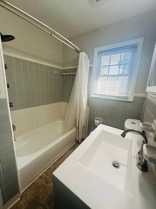 Building Photo - Charming 3 Bedroom Home in Fern Creek – Great Layout & Location: Limited-Time Leasing Special!