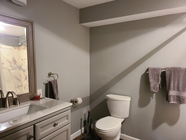 Building Photo - Beautiful 3 Bedroom House - Cozy Up This W...