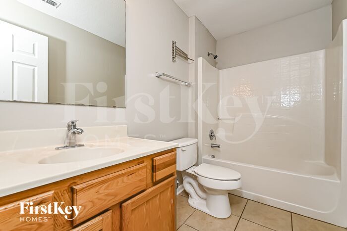 Building Photo - 10915 Banyan Wood Way